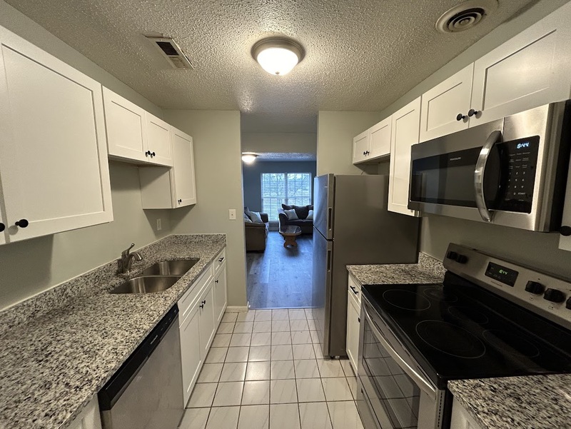 Huntsville House: 2014 Hobbs Road SE