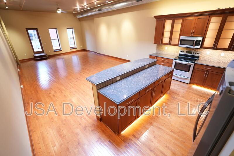 Waterloo House: 208 E. 4th St