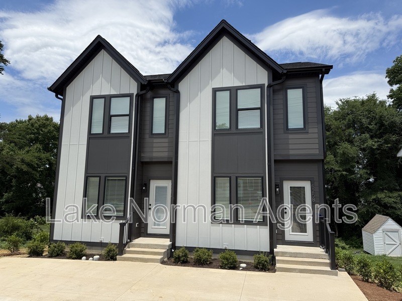 Huntersville House: 525 Dellwood Drive