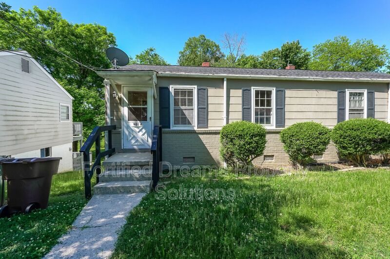 Greensboro Condo: 901 Grayland St