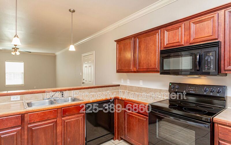 Denham Springs Apartment: 30914 LA Hwy 16
