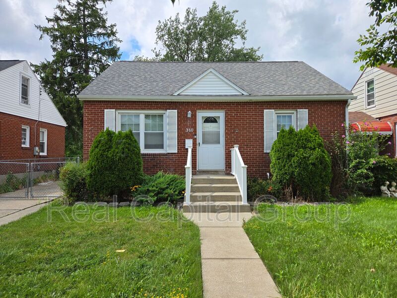 Tonawanda House: 310 Claremont Ave