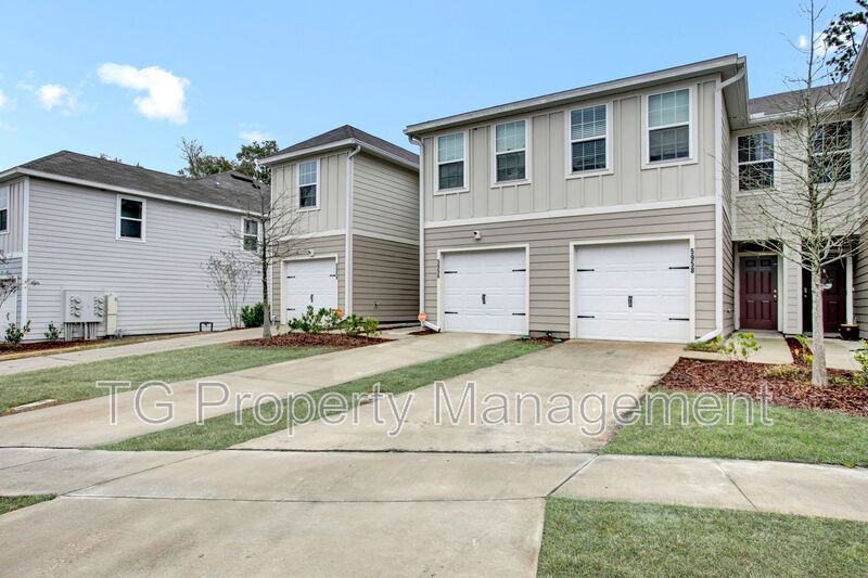Jacksonville Townhome: 5958 Creekside Crossing Dr