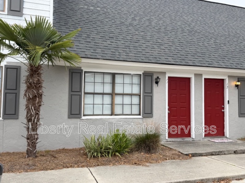 Richmond Hill Condo: 79 Ivey St