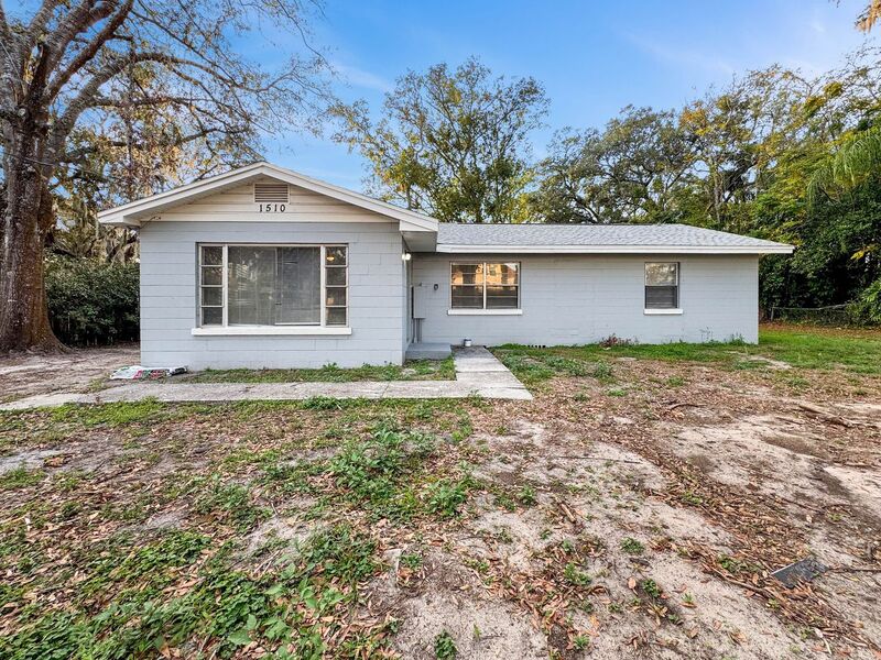 Valrico House: 1510 S Miller Rd