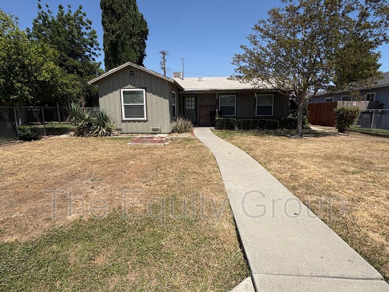Visalia House: 1216 N Conyer Street