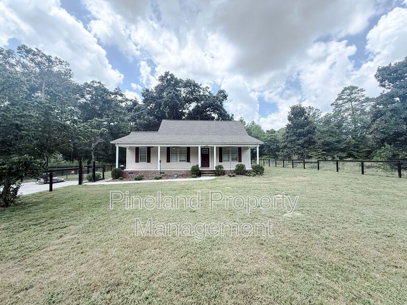 Shannon House: 668 Mckenzie Rd