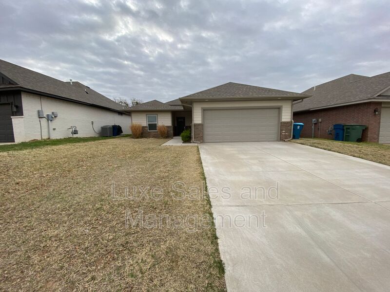 Edmond House: 504 Martina Lane