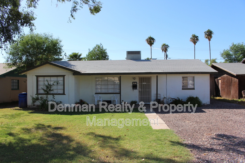 Tempe House: 910 S. Una Avenue