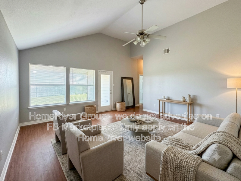 Anna House: 313 Charleston Dr