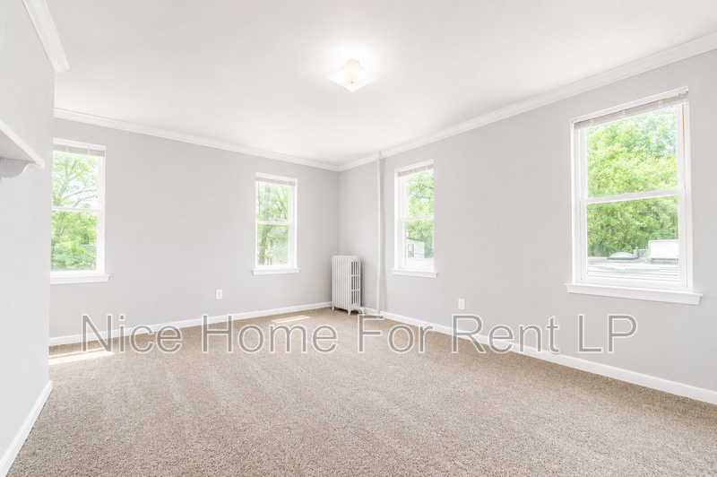 Burlington Condo: 200 E. Broad St #5