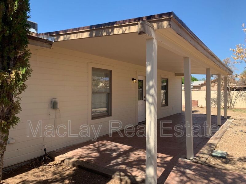 Glendale House: 5348 W. Banff Lane