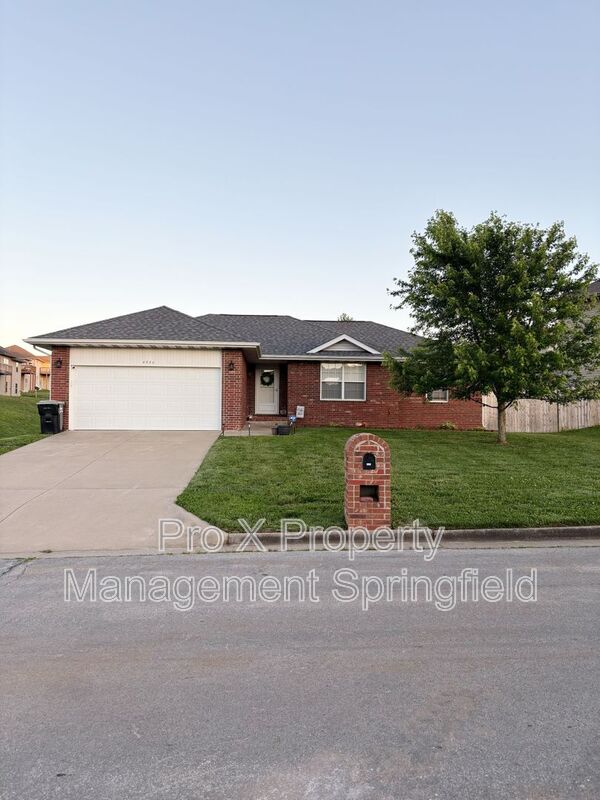 Springfield House: 4444 North Farm Road 157