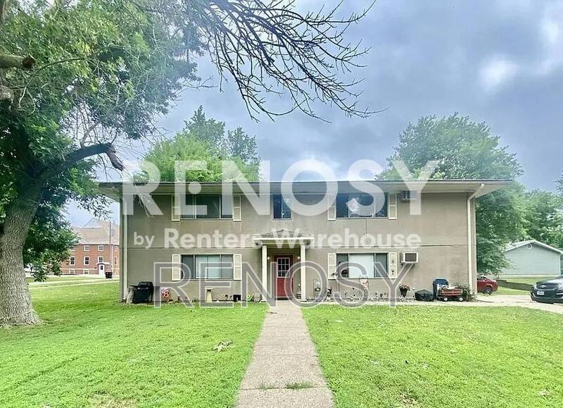 Prairie City House: 206 N Madison St