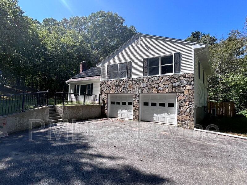 Salem House: 57 Hill Top Trail