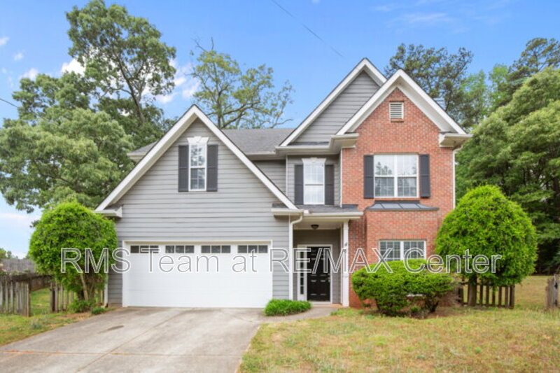 Buford House: 46 Stonehedge Ct