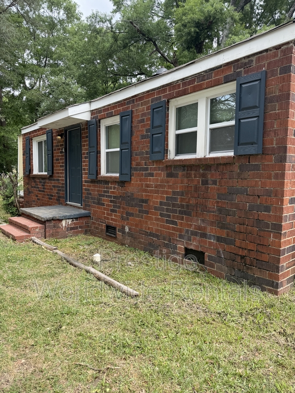 Columbus House: 1048 Brooks Road