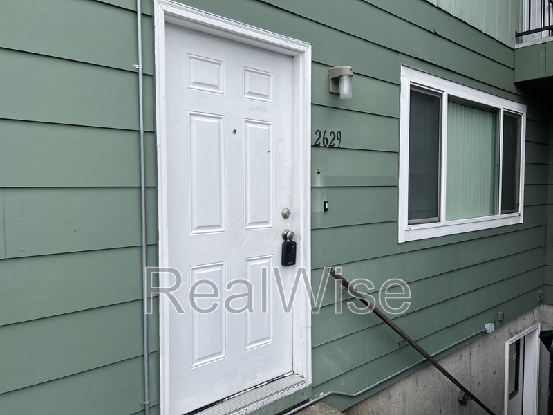 Portland Condo: 2629 SE 145th Ave