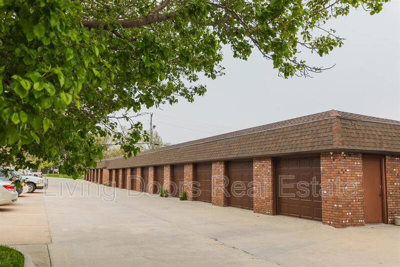 Request a Viewing for 1935 N Lincoln Ave Tenant Turner