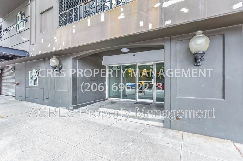 Seattle House: 3028 Western Ave