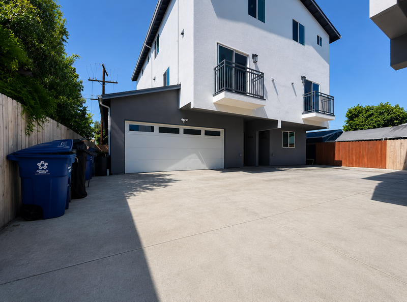 Los Angeles Condo: 1731 East 68th Street