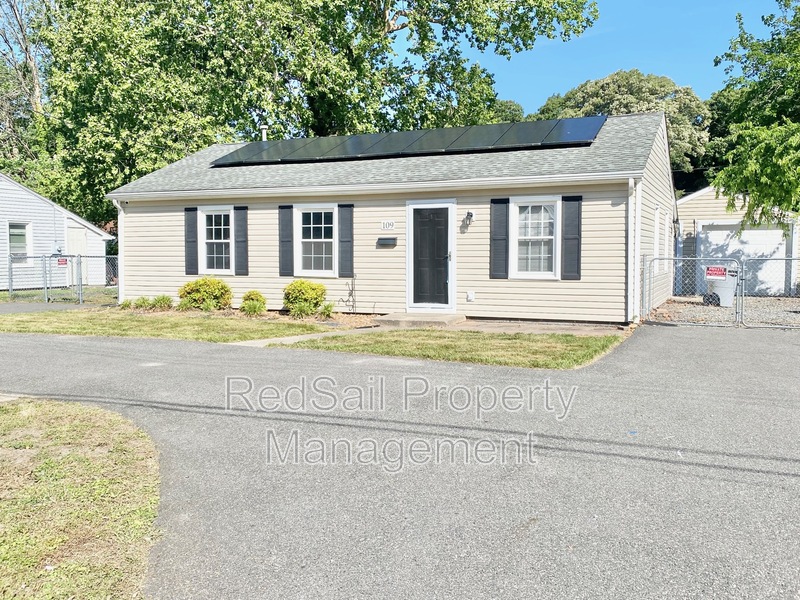 Hampton House: 109 Peachtree Ln