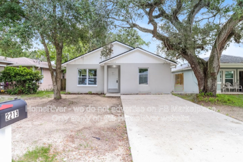 Tampa House: 2213 E Emma St