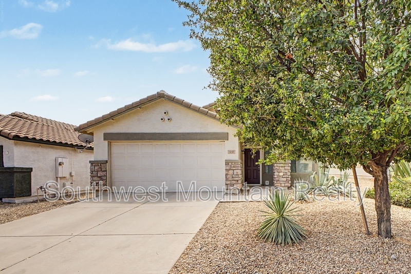 San Tan Valley House: 1237 W Fruit Tree Ln