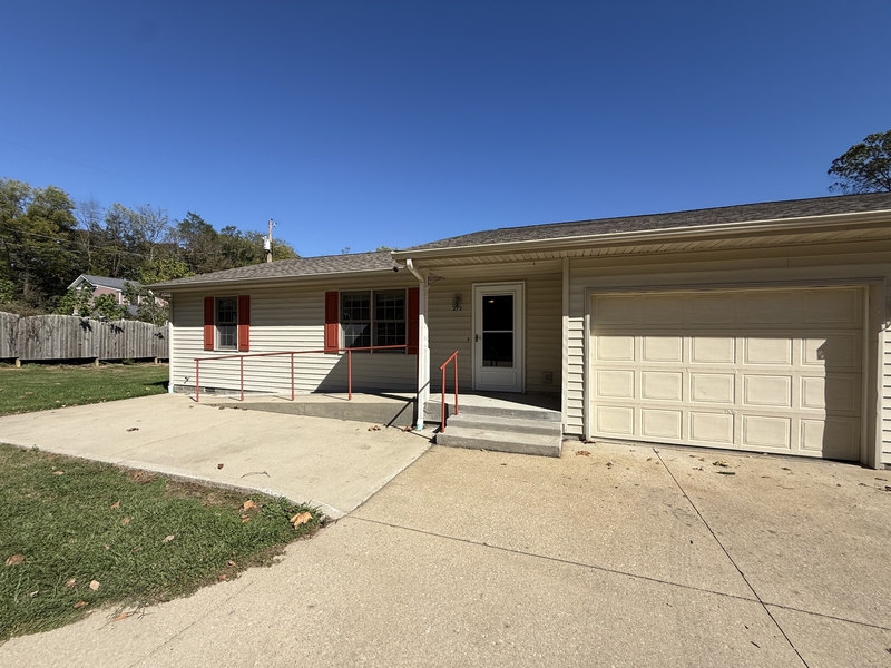 Vernon Condo: 272 E Jackson St