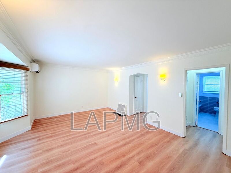Los Angeles House: 626 1/2 N Spaulding Ave