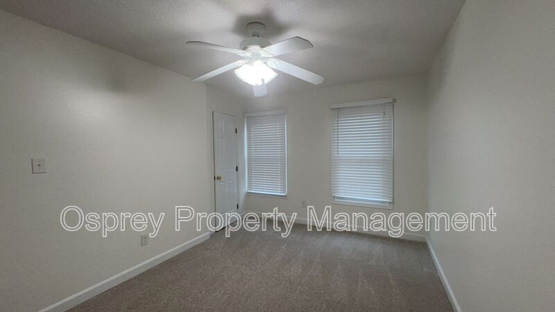 Spacious 4-Bedroom Home with Sunroom! - Photo 16