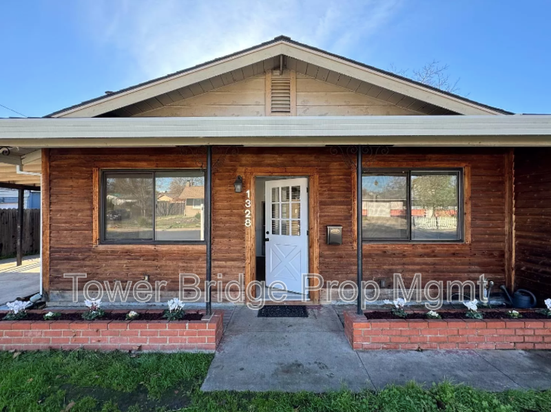 Folsom House: 1328 School St