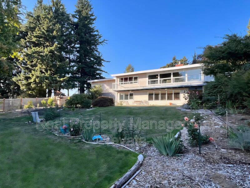 Lynden House: 129 E Wiser Lk Rd