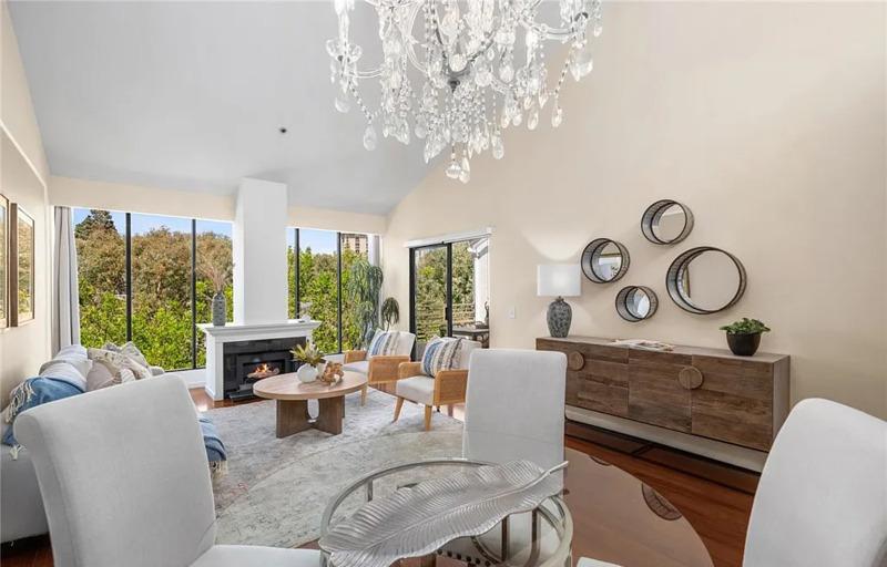 Newport Beach Condo: 230 Lille Ln