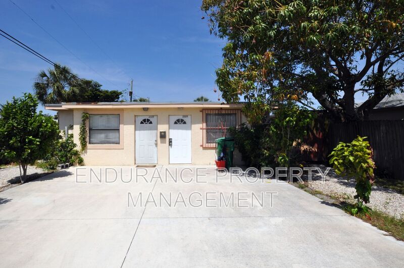 Riviera Beach Condo: 2327 Ave E