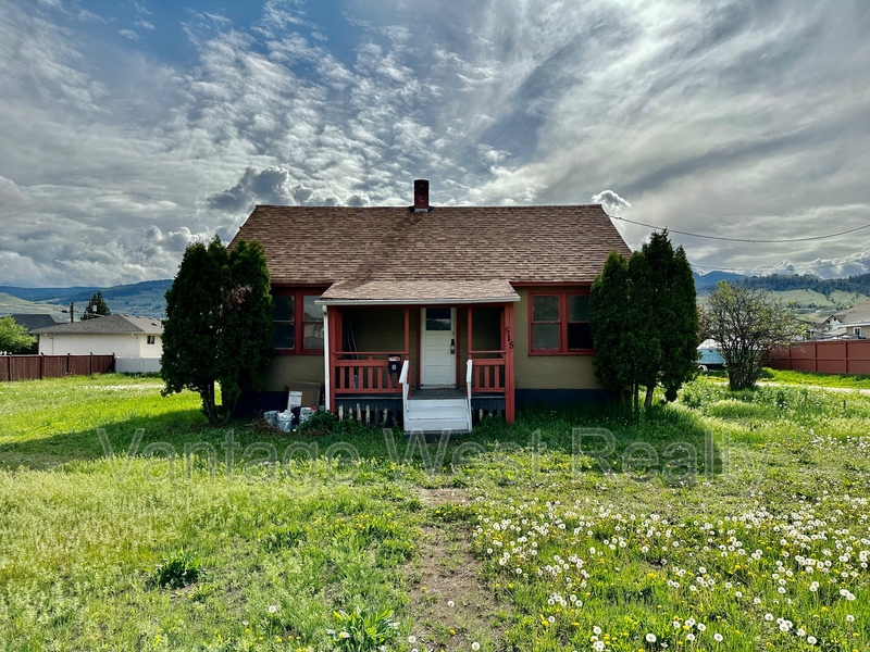 Kelowna House: 515 Rutland Rd North