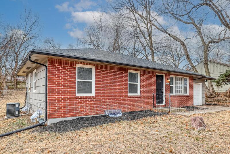 Kansas City House: 5311 NE 46th Terr