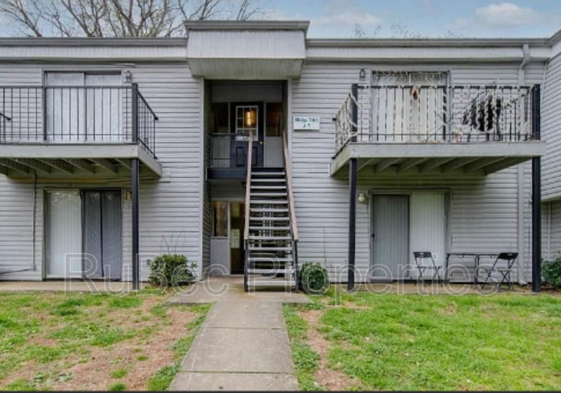 Charlotte Condo: 702 Farmhurst Dr