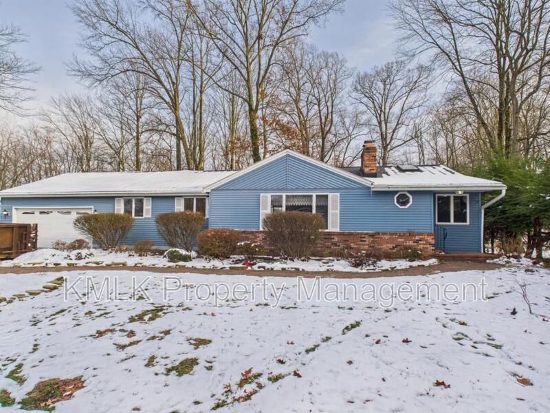 Akron House: 5743 Brookwood Dr