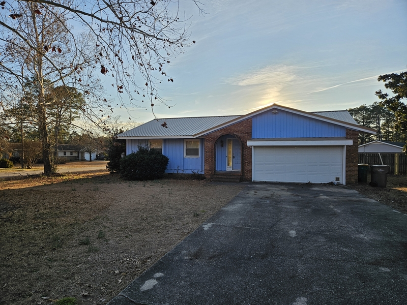 Hope Mills House: 5845 Hunting Ridge Road