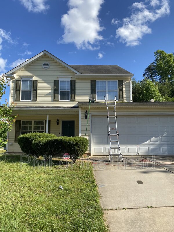 Greensboro House: 202 Kinnley Ct