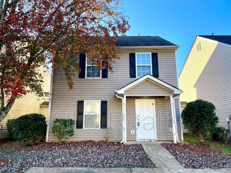 Stockbridge House: 333 Goldenrod Drive