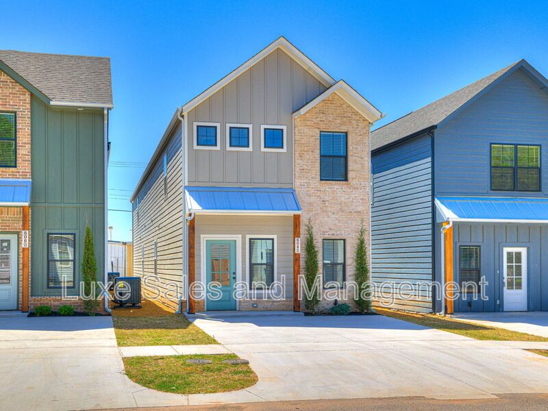 Edmond House: 618 W. 2nd Street Suite 100
