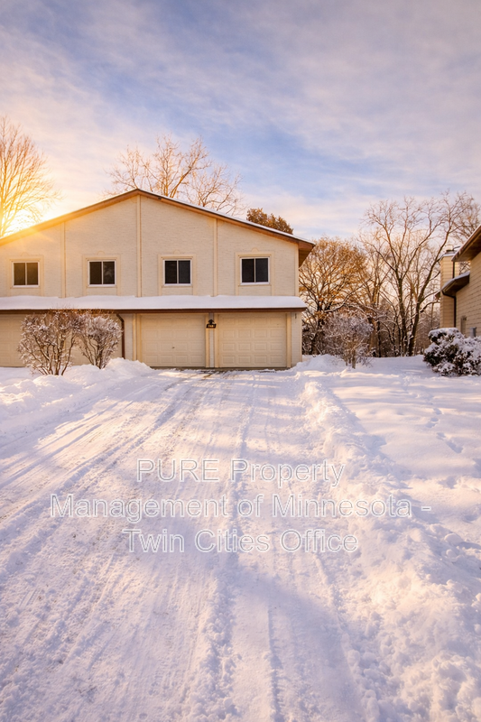 Roseville Townhome: 2500 Woodbridge St