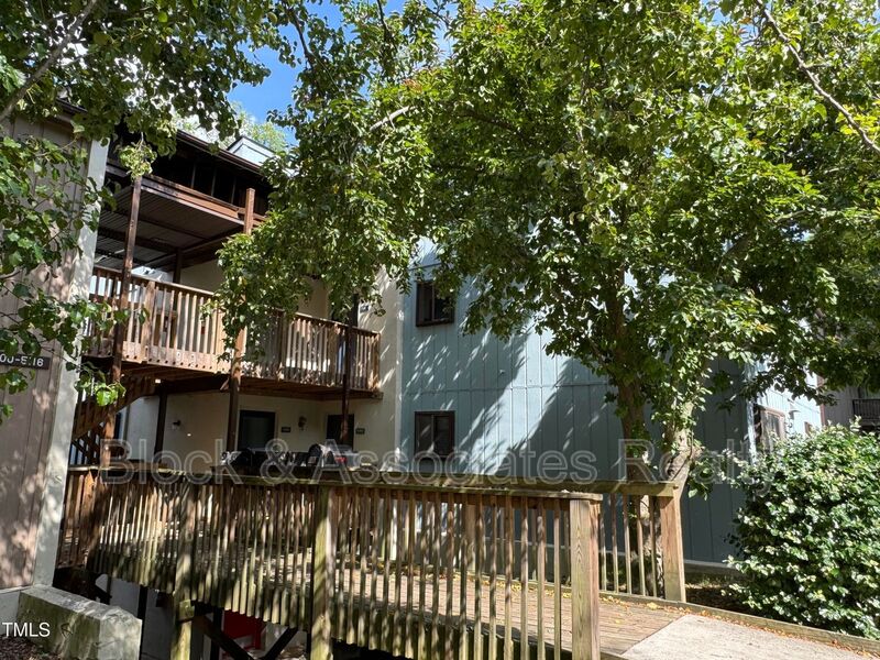 Raleigh House: 5112 Flint Ridge Place