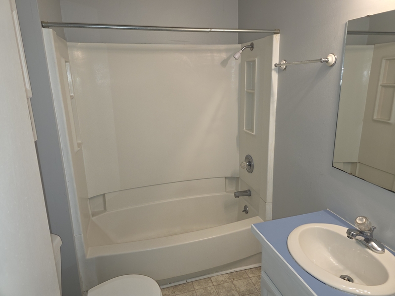 Midland House: 1007 Fournie