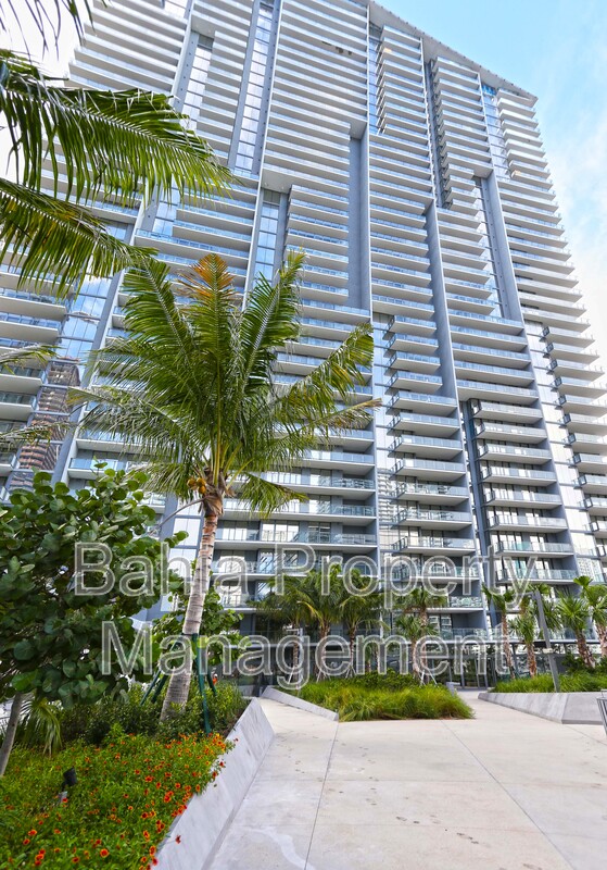 Miami Condo: 88 SW 7th St