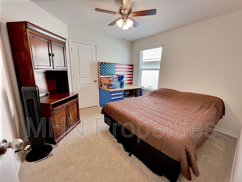 4 bed/2 bath beautiful newer built home located in Redbird Ranch! - Photo 16