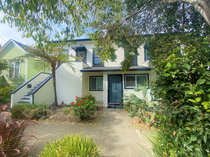 Emeryville House: 4325 Essex Street