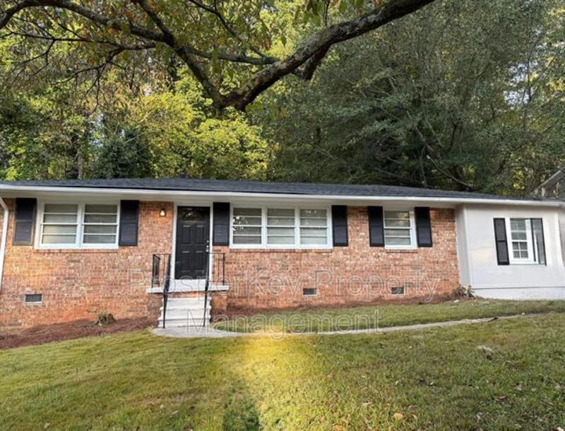 Atlanta House: 379 Utoy Cir Sw